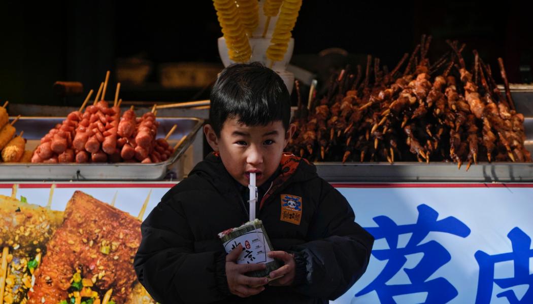 Andy Wong/AP/TT: Livsmedelsinflationen i Kina har till skillnad från andra länder sjunkit.