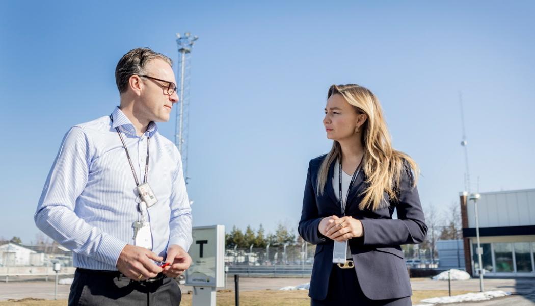 Christine Olsson/TT: Åtta, tolv eller sexton år – det är enligt energi- och näringsminister Ebba Busch (KD) svårt att vara exakt om när en första ny kärnkraftsreaktor skulle kunna vara i gång. Forsmarks och Ringhals VD Björn Linde säger att det mest optimistiska är början av 2030-talet.