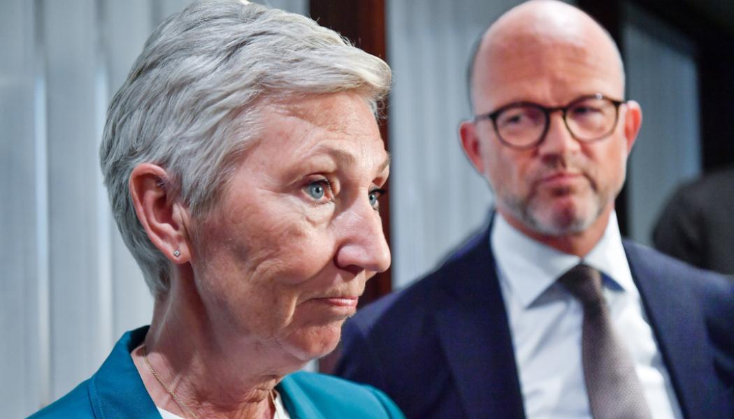 Rodrigo Freitas/NTB/TT: LO:s ordförande Peggy Hessen Følsvik och NHO:s Ole Erik Almlid berättar om överenskommelsen.