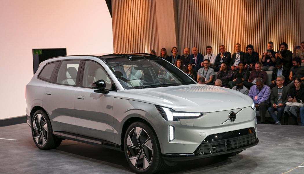 Anders Wiklund/TT: Volvo EX90, Volvo Cars nya helt elektriska suv. Bolaget har annonserat personalnedskärningar. Arkivbild.