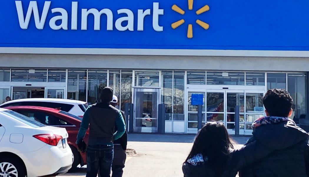 Nam Y Huh/AP-TT: Försäljningen ökade för amerikanska lågprisjätten Walmart. Det gillade New York-börsen. Arkivbild.