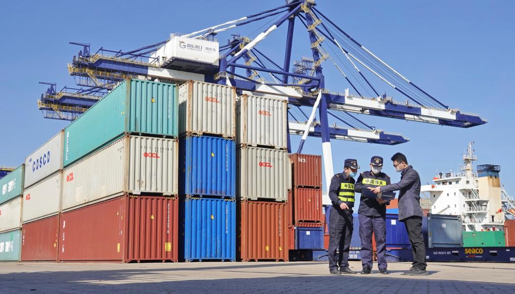 Chinatopix via AP/TT: Kinas export minskade mer än analytikerna förväntat sig under maj. Arkivbild.