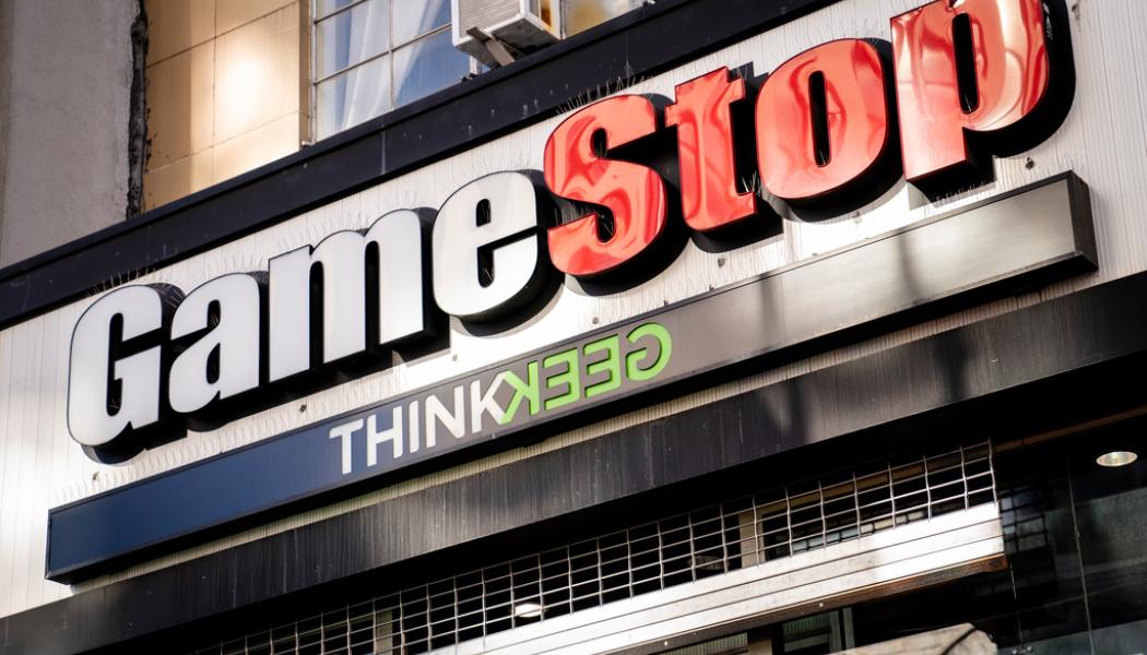 John Minchillo/AP-TT: Datorspelskedjan Gamestop föll hårt på Wall Street. Arkivbild.