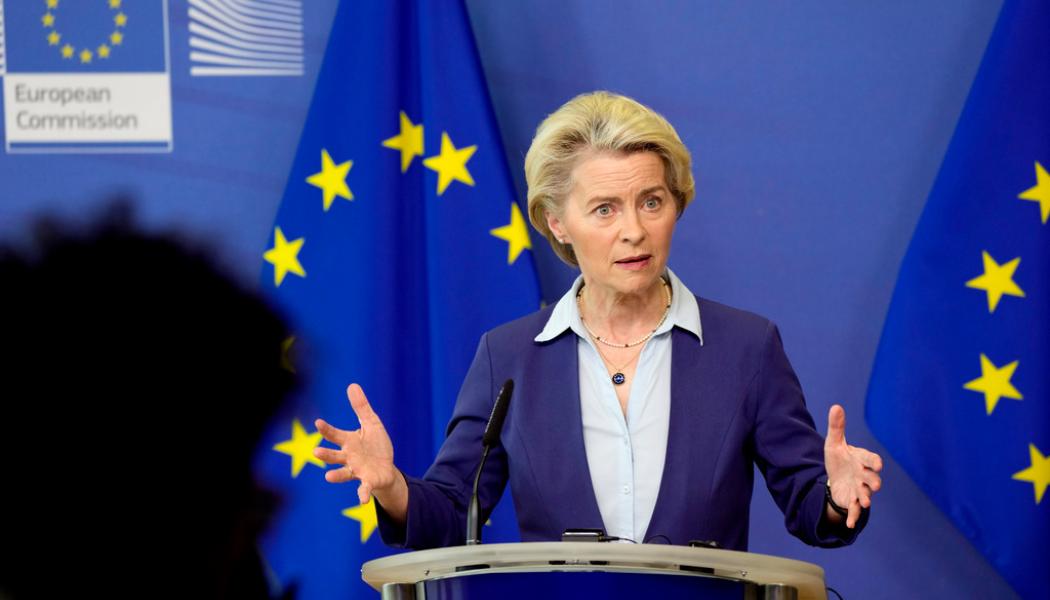 Virginia Mayo/AP/TT: EU-kommissionens ordförande Ursula von der Leyen presenterar sina nya förslag på en presskonferens i Bryssel.