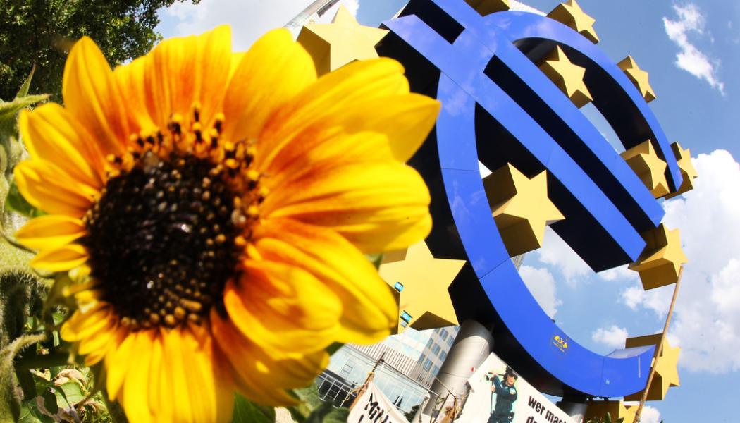 Michael Probst AP/TT: En ny barometer från EU-kommissionen visar på deppigare utsikter för ekonomin. Arkivbild.