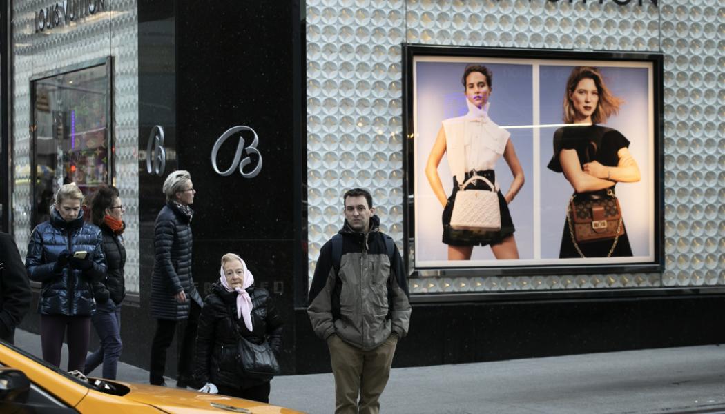 Mark Lennihan/AP/TT: Lyxbolaget LVMH, med märken som Louis Vuitton, Moët & Chandon och Christian Dior i sin portfölj går in som sponsor till OS i Paris 2024. Arkivbild.
