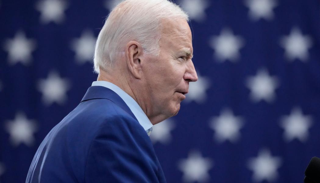 Alex Brandon/AP/TT: Presidentordern syftar till att dämpa Kinas förmåga att utnyttja amerikansk teknologi. Arkivbild.