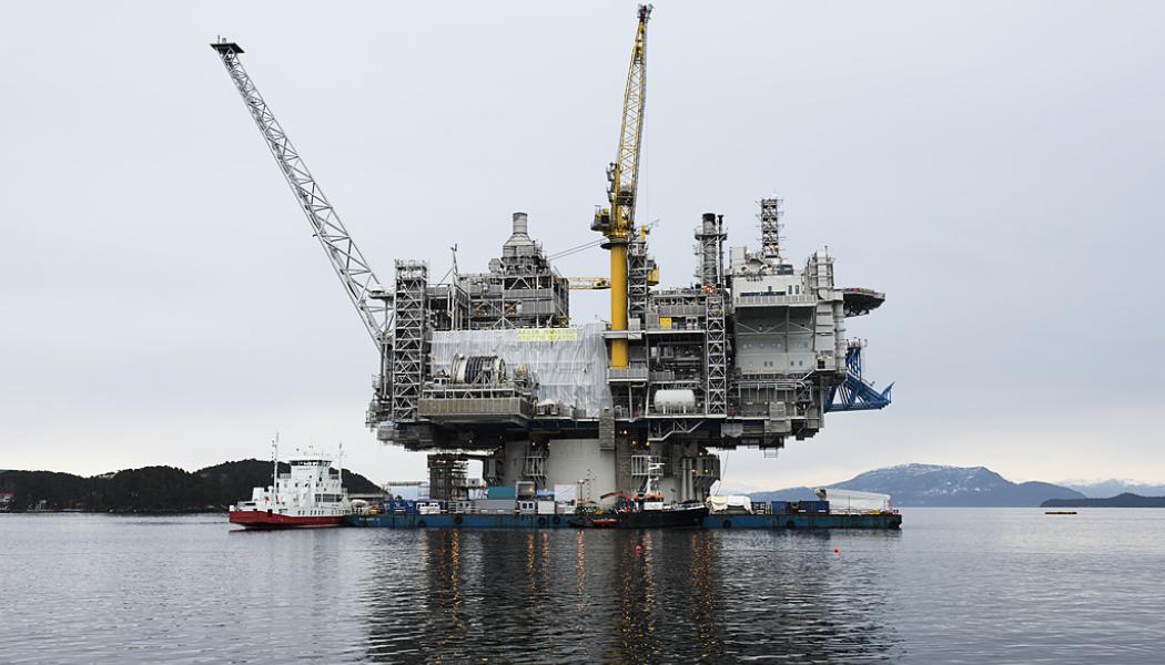 Marit Hommedal NTB/TT: En svag norsk krona och tidigarelagda satsningar trycker upp den norska olje- och gasindustrins investeringsbudget. Arkivbild