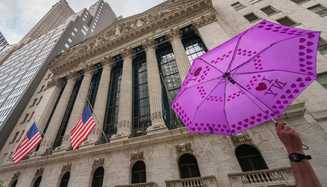 J. David Ake/AP/TT: Röda slutsiffror på Wall Street på torsdagen.