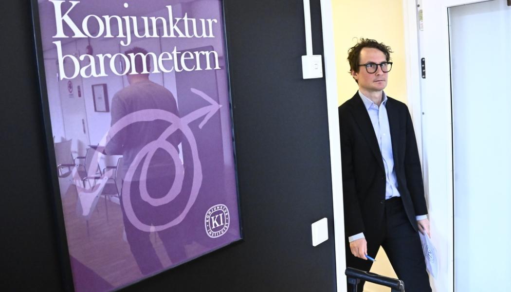 Claudio Bresciani/TT: Konjunkturinstitutet (KI), med generaldirektör Albin Kainelainen, redovisar barometer. Arkivbild