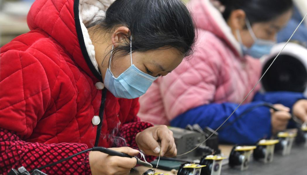 Chinatopix AP/TT: Kinas tillverkningsindustri på plus igen.