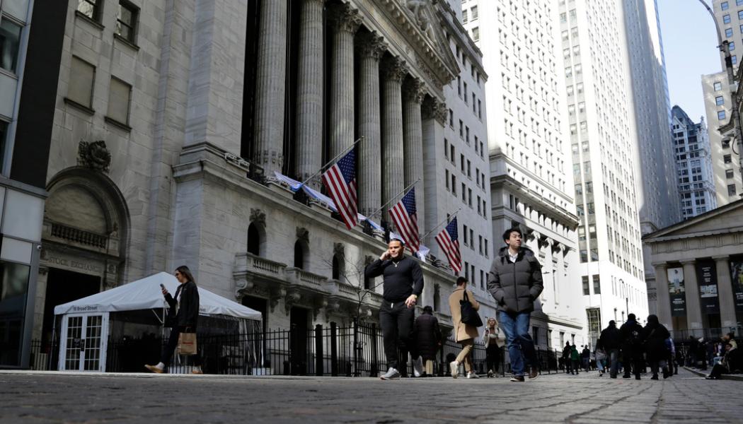 Peter Morgan/AP-TT: Surt på Wall Street, trots positiv detaljhandelsstatistik. Arkivbild.