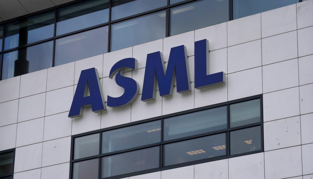 Peter Dejong/AP: ASML är det ledande företaget för tillverkning av maskiner för halvledarproduktion. Arkivbild.