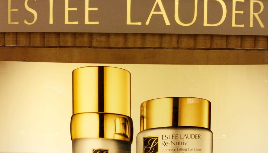 Pat Wellenbach/AP-TT: Sminkföretaget Estée Lauder ökade försäljningen och aktien lyfte över 12 procent. Arkivbild.