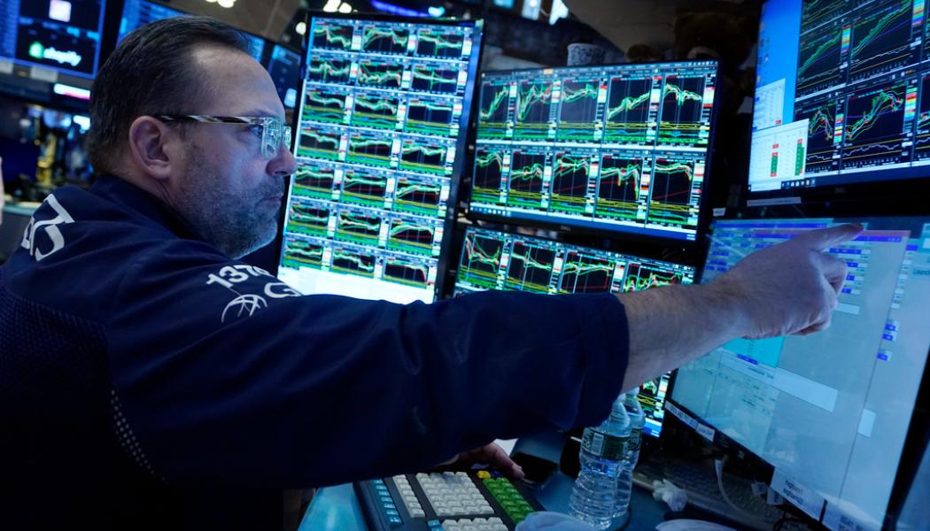 Richard Drew/AP/TT: Alla tre stora index tappade mark på New York-börsen på tisdagen. Arkivbild.