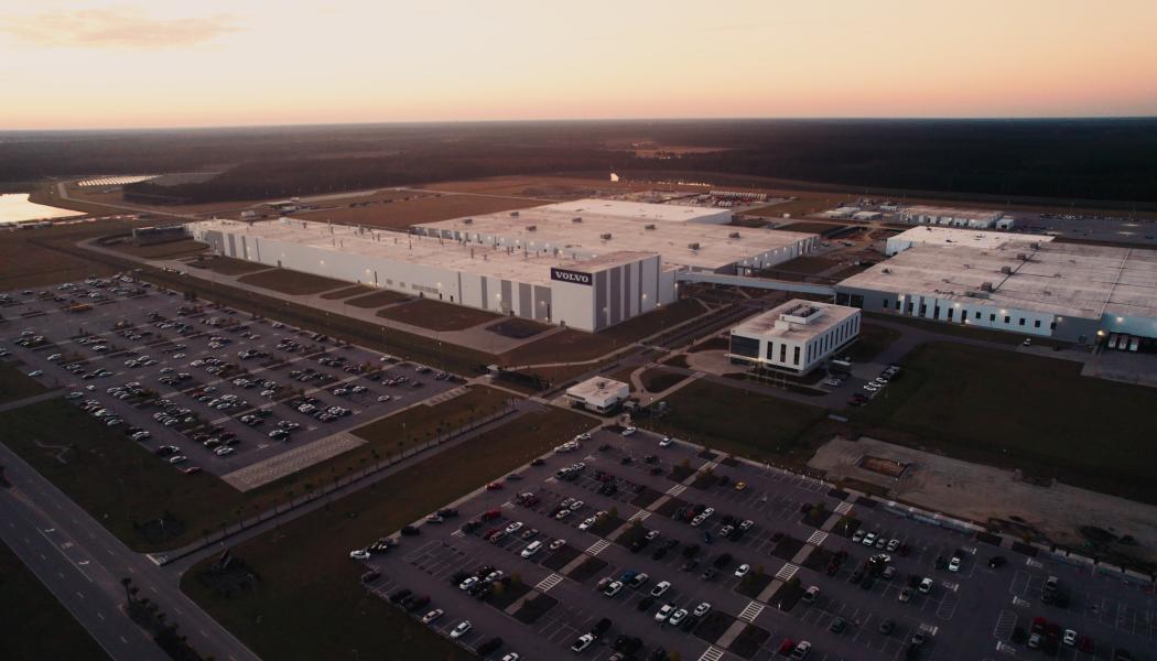 Volvo Cars har det senaste decenniet investerat 1,3 miljarder dollar i anläggningen i South Carolina. Fabriken har för närvarande en installerad produktionskapacitet på 150 000 bilar per år. Foto: Volvo Cars 