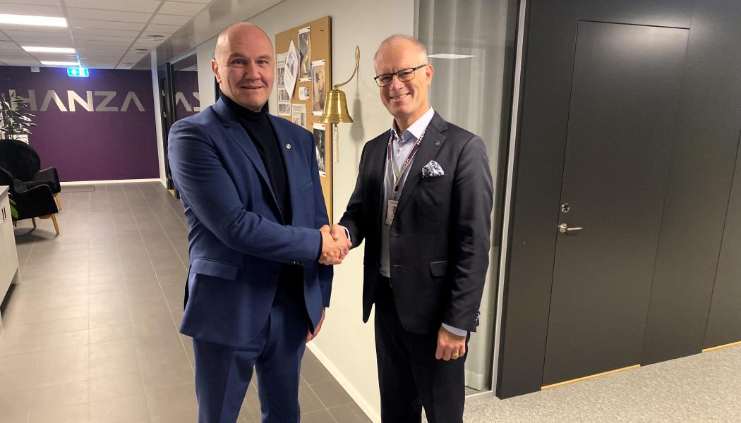 Jukka Haapalainen, vd för Leden, and Erik Stenfors, vd för Hanza. Foto: Hanza