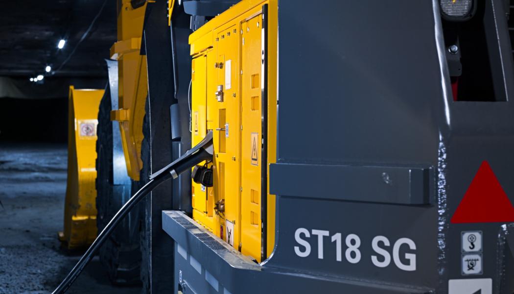 Epirocs största lastare Scooptram ST18 SG är del av ordern från Hudbay Minerals. Foto: Epiroc