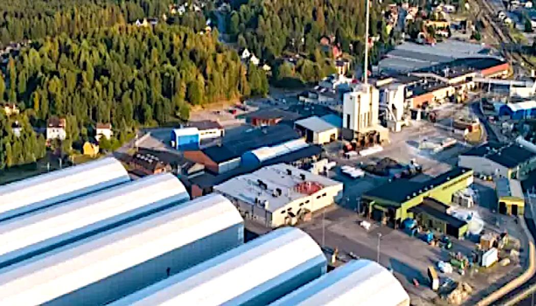 Ardaghs glasfabrik i Limmared, som är engagerat i hållbara förpackningslösningar, kommer att producera 2,1 ton grön vätgas per dag innan årets slut. Denna vätgas kommer att ersätta en del av det naturgas som används idag och samtidigt minska anläggningens totala koldioxidutsläpp. Ardagh kommer att använda vattenkraft för att producera vätgas med hjälp av elektrolysören från Plug. Foto: Ardagh