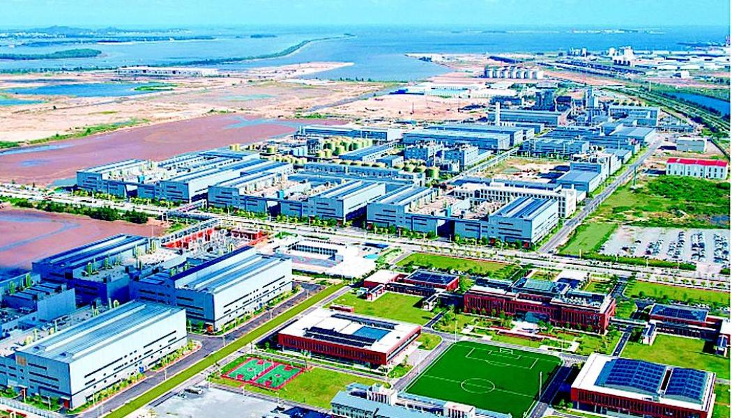 CNGR:s fabriksområde i Qinzhou i Kina ligger vid kusten, precis de planerade fabriksområdena i finländska Fredrikshamn och i Marocko. Foto: CNGR 