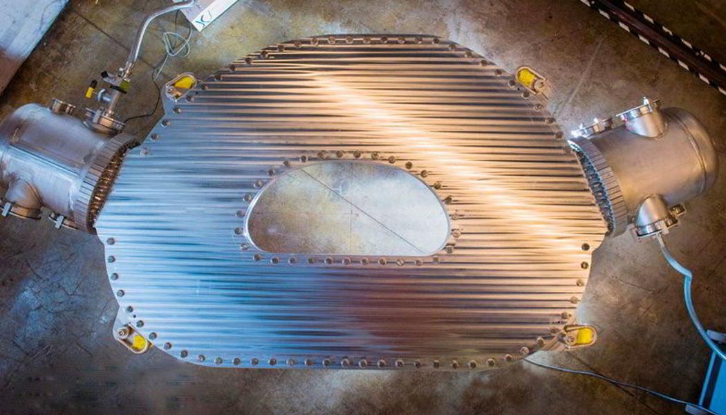 Forskningen, som publicerades för första gången ifjol introducerade en magnet som under ett experiment 2021 uppvisade världsrekordet tjugo tesla i magnetisk styrka. Denna banbrytande prestation kan vara nyckeln till att låsa upp kärnfusion - en process som sker naturligt i stjärnor och har potential att leverera obegränsad energi utan koldioxidutsläpp.Foto:Massachusetts Institute of Technology (MIT) / företaget Commonwealth Fusion Systems (CFS) 