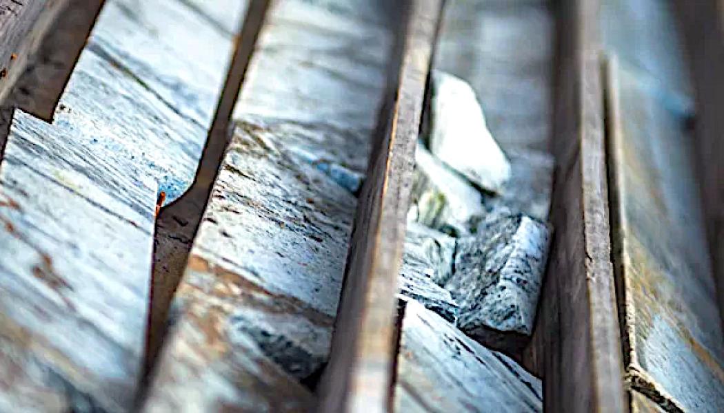 Den äldsta delen av det finska berggrunden bildades för mer än 3 miljarder år (Ga) sedan. Under denna period bildades stora mängder plutoniska bergarter, som idag syns som granit, gnejs och migmatiter. Grönstensbältena i östra Finland bildades genom vulkanisk aktivitet och avlagring av vulkaniska och sedimentära bergarter mellan 2,9 och 2,6 Ga. Bild: Sotkamo Silver