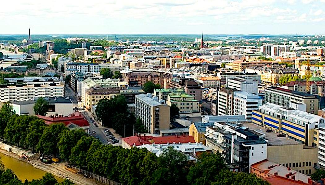 Stadens snabba expansion medför även en rad infrastrukturprojekt. Bland de mest uppmärksammade satsningarna är bygget av en ny spårväg samt utvecklingen av det östra centrumet, som ska bli ett nav för utbildning, tjänster och boende. Foto: Wikipedia Common, kredit: Markus Koljonen (Dilaudid) 