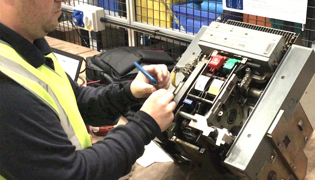 ABB Electrifications verksamhet utökar sina servicemöjligheter för laddningssystem för elfordon, solenergi och låg- och mellanspänningssystem med en dedikerad serviceverkstad bland annat i Coleshill, Birmingham. Foto: ABB