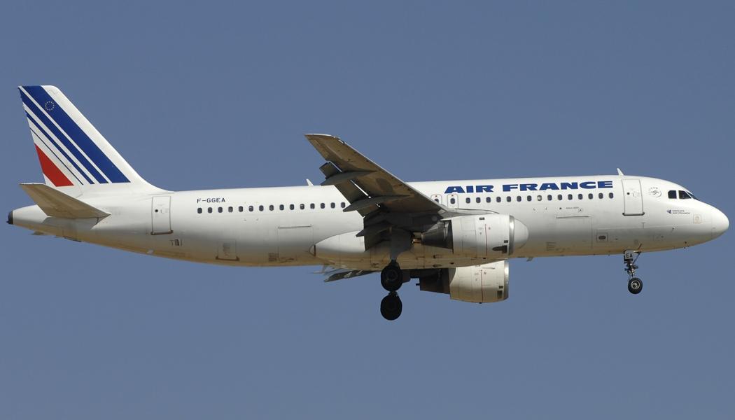 Efter årtionden av ”obestridd dominans” har Boeings 737-flygplan fått lämna över titeln som världens bäst säljande kommersiella flygplan till A320 från Airbus. Foto: Aldo Bidini/Wikimedia Commons