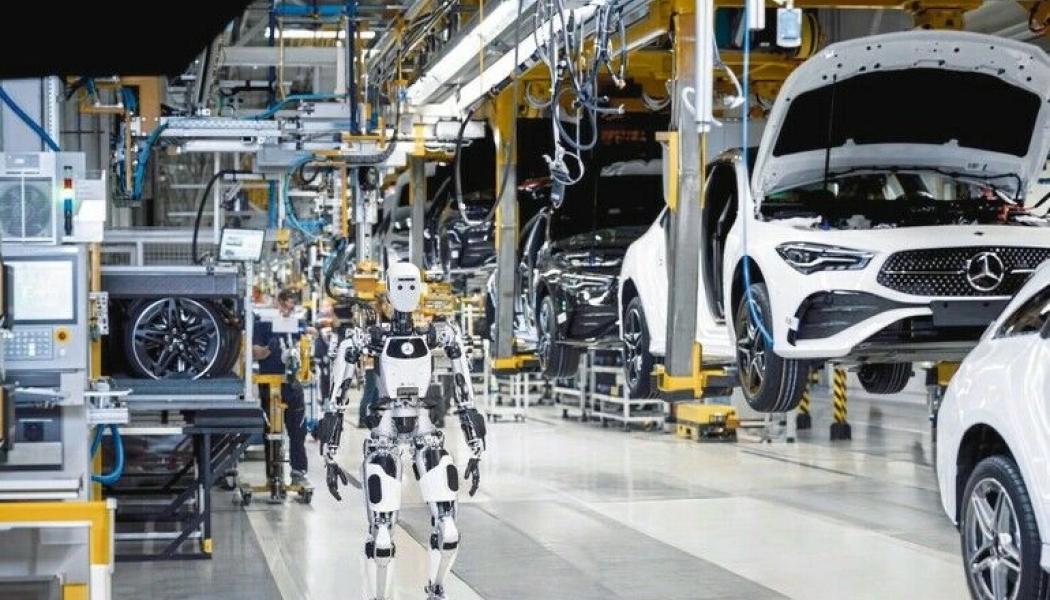 Mercedes testar användningen av en robot-modell från den amerikanska tillverkaren Apptronik: Apollo är cirka 1,73 meter lång, väger 73 kilo och kan lyfta 25 kilo.
Bild: Apptronik/Mercedes