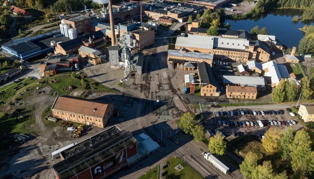 I Grycksbo, Falu kommun, ligger ett av Arctic Papers tre pappersbruk. Här tillverkas bestruket grafiskt papper. Produktionskapaciteten ligger på cirka 220 000 ton per år och antalet anställda är närmare 340 personer. Foto: Arctic Paper