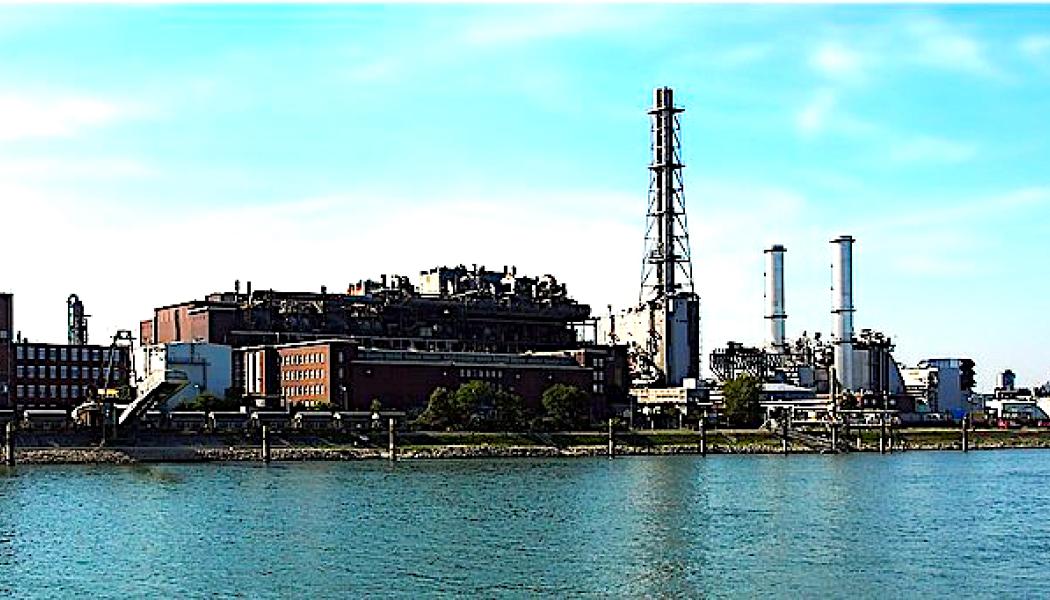 BASF:s industrianläggningar vid floden Rhein i Tyskland. Foto: Wikipedia Common, kredit: Ikar.us