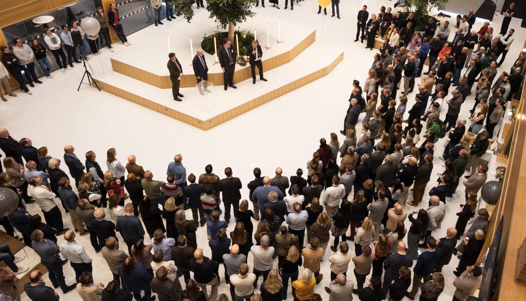 På scen från vänster: Carl-Johan Bergholm, chef för Saabs affärsområde Surveillance, Micael Johansson, vd Saab, Martin Eliasson, ordförande i byggnadsnämnden Solna stad, Johan Zachrisson, affärsutvecklingschef på Fabege. Foto: Fabege