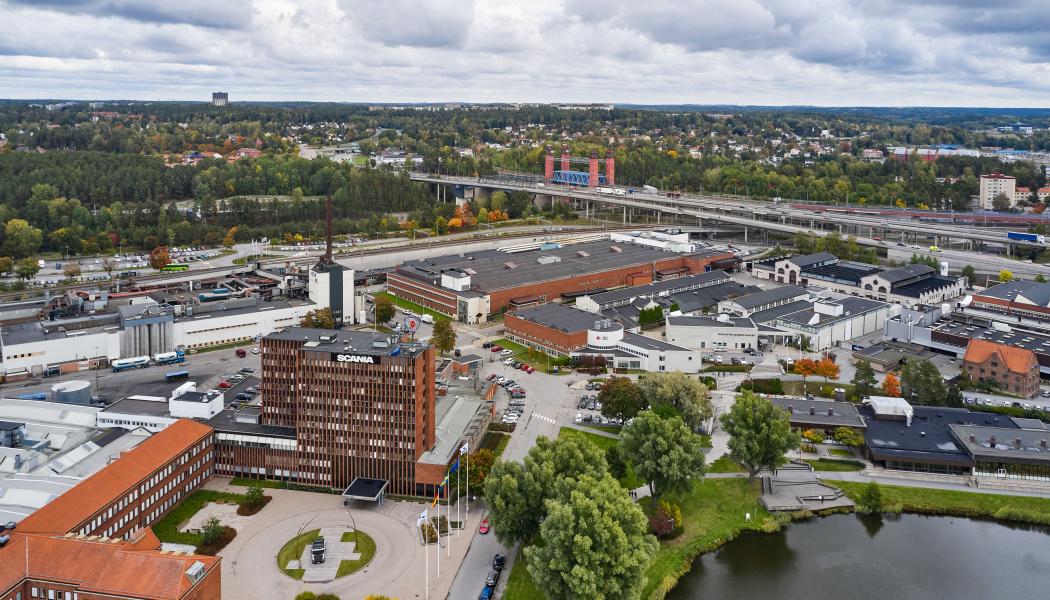 Södertälje med Scanias huvudkontor i förgrunden. Foto: Scania