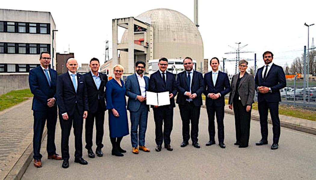Den 13 mars undertecknades avtalet av Hessens delstatsregering under ledning av ministerpresident Boris Rhein, ekonomiminister Kaweh Mansoori och forskningsminister Timon Gremmels. Bakom initiativet står även fusionsteknikföretaget Focused Energy, Tekniska universitetet i Darmstadt, GSI Helmholtz-centret, samt industriföretaget Schott och andra aktörer. Avtalet signerades under det första rundabordssamtalet om kärnfusion vid anläggningen i Biblis.  Foto: Hessian State Chancellery
