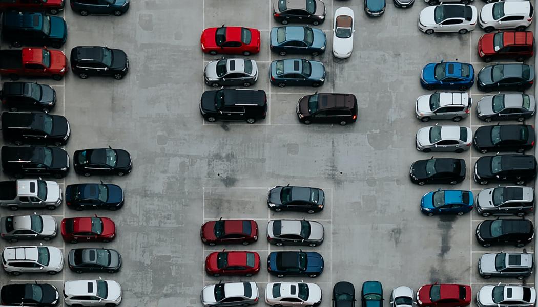 Högt uppsatta representanter för tillverkare av lätta och tunga fordon samlades för att diskutera insatser som kan stärka Europas konkurrenskraft inom fordonssektorn. Foto: vana cajina/Unsplash