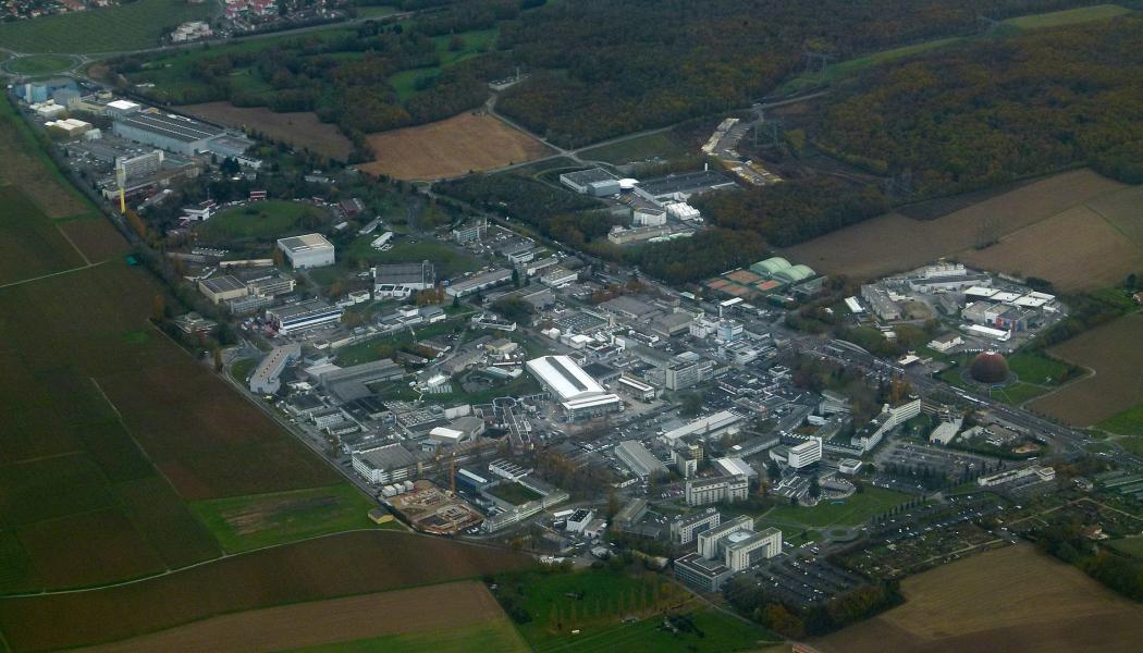 Flygbild över CERN. Foto: Brücke-Osteuropa/Wikimedia Commons