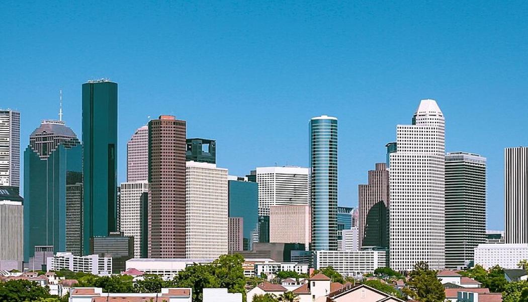 Houstons centrum och skyline. Foto: Wikipedia Common Lic, kredit:
https://www.pexels.com/photo/buildings-city-houston-skyline-1870617/