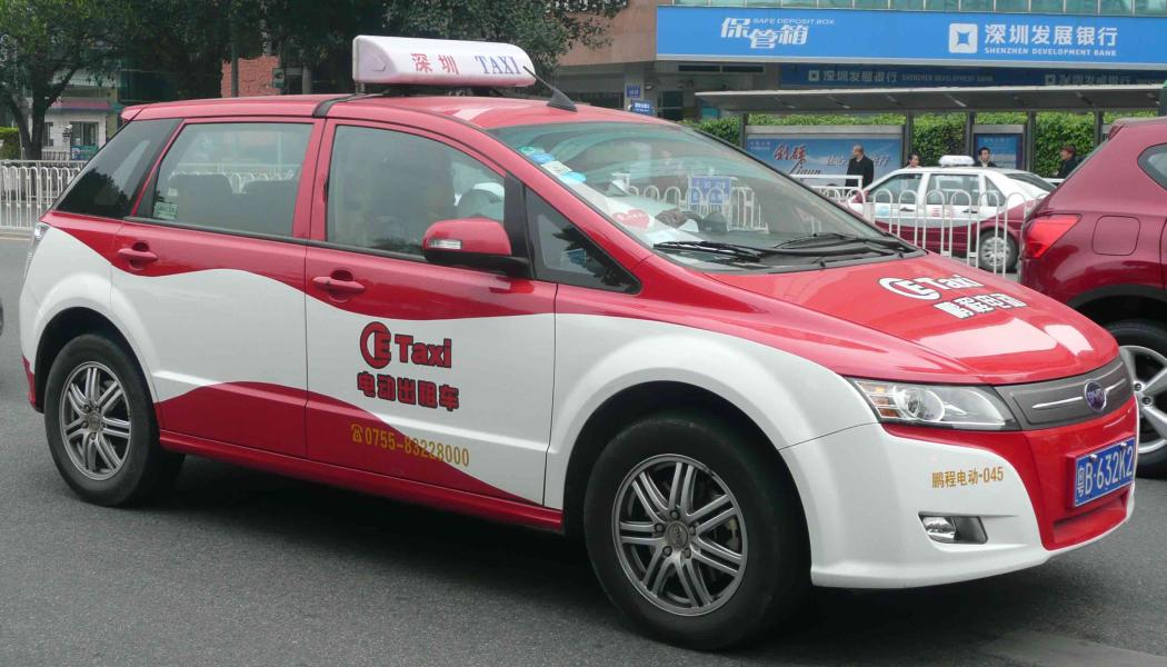 Kinesisk eldriven taxi. En framtidsbild även i Europa? Foto: Wikipedia common, kredit: Brücke-Osteuropa