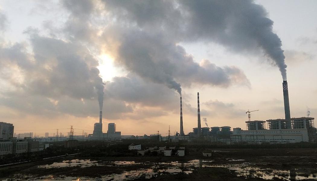 Ett koleldat kraftverk i Nantong, Kina. Foto: Kristoferb, Wikimedia Commons