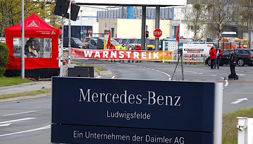 Strejk vid Mercedes Benz - fabrik i tyska Ludwigsfelde. Foto: IG Metall, kredit: C.v.Polentz