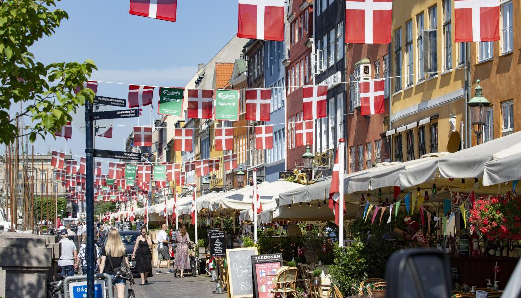 Ett EM-dekorerat Nyhavn, i Köpenhamn. Symbolbild. Foto: Wikipedia Common Lic. Kredit. News Øresund – Sofie Paisley © News Øresund – Sofie Paisley

