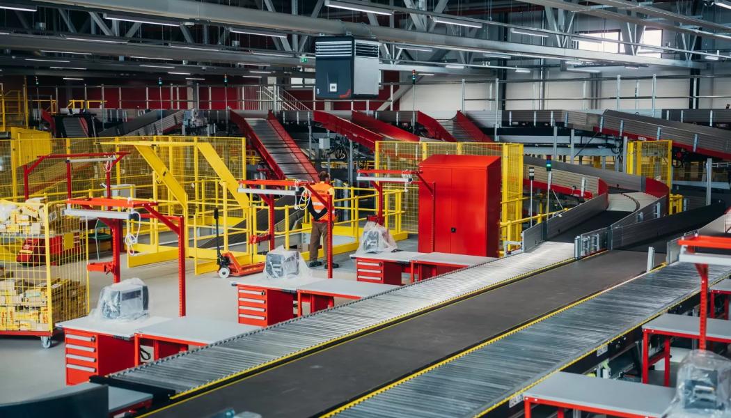 Logistikcentret hanterar internationella, europeiska och inhemska försändelser i en takt på upp till 6 500 per timme. Foto: DHL