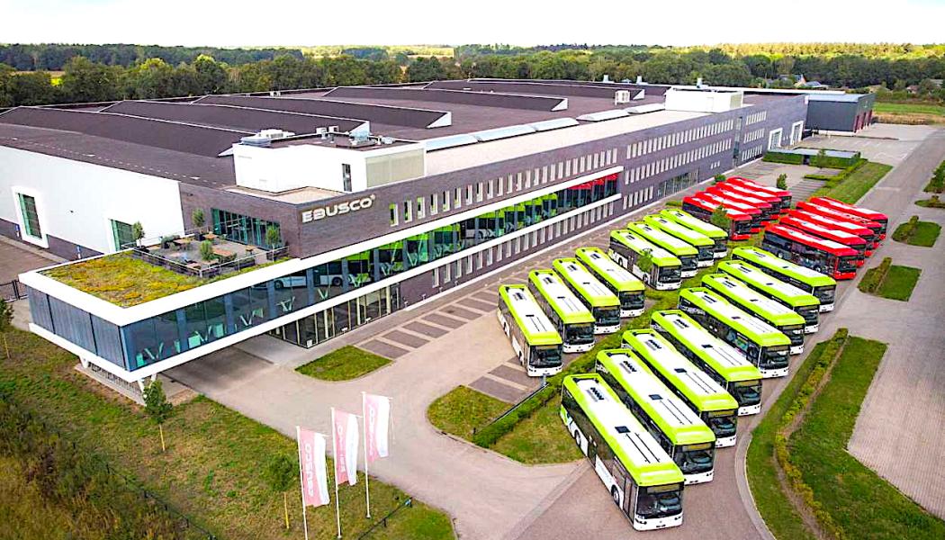 Trots den förbättrade resultatutvecklingen är bolagets finansiella handlingsutrymme fortsatt begränsat. Ebusco pekar själv på att likviditeten är hårt pressad, vilket bidrar till osäkerhet kring både produktionstakt och framtida leveransförmåga.  Foto: Ebusco 