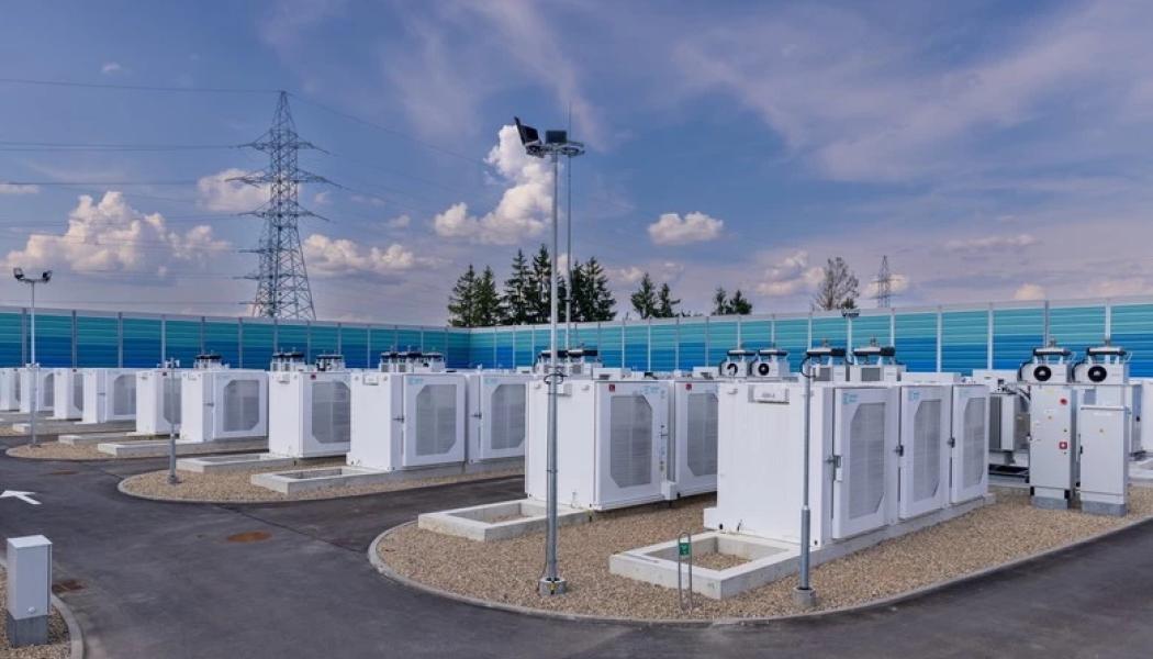 Energilagringsanläggning i Litauen. Landet siktar på att nå 1,5 gigawatt lagringskapacitet till 2028. Foto: Energy Cells