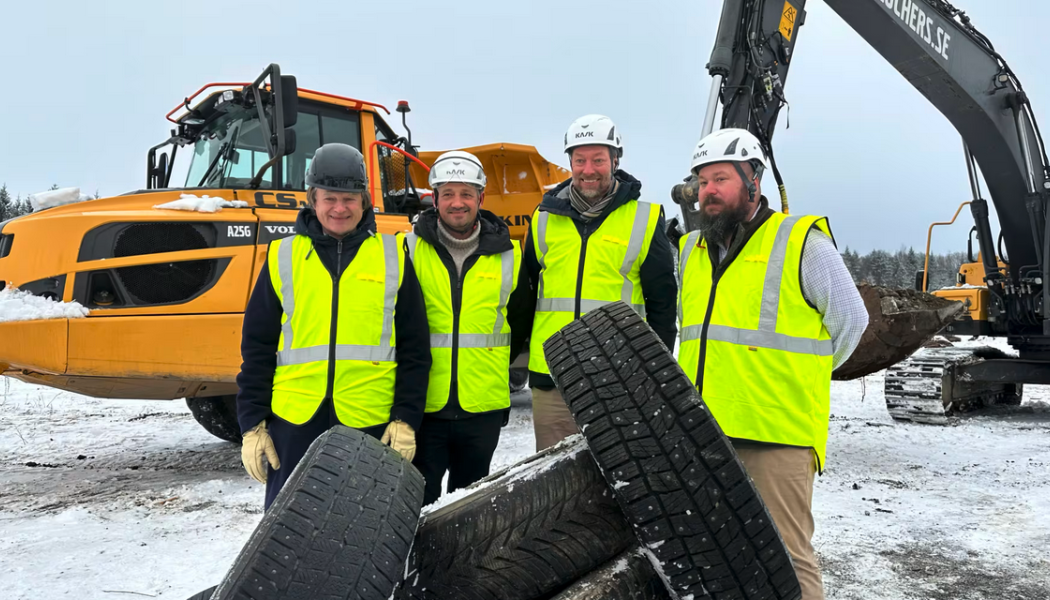 Alf Blomqvist, styrelseordförande Enviro, Peter Karlsson, VD Fratera, Fredrik Emilson, vd, Enviro och Martin Pettersson, kommunstyrelsens ordförande, Uddevalla kommun. Foto: Uddevalla kommun