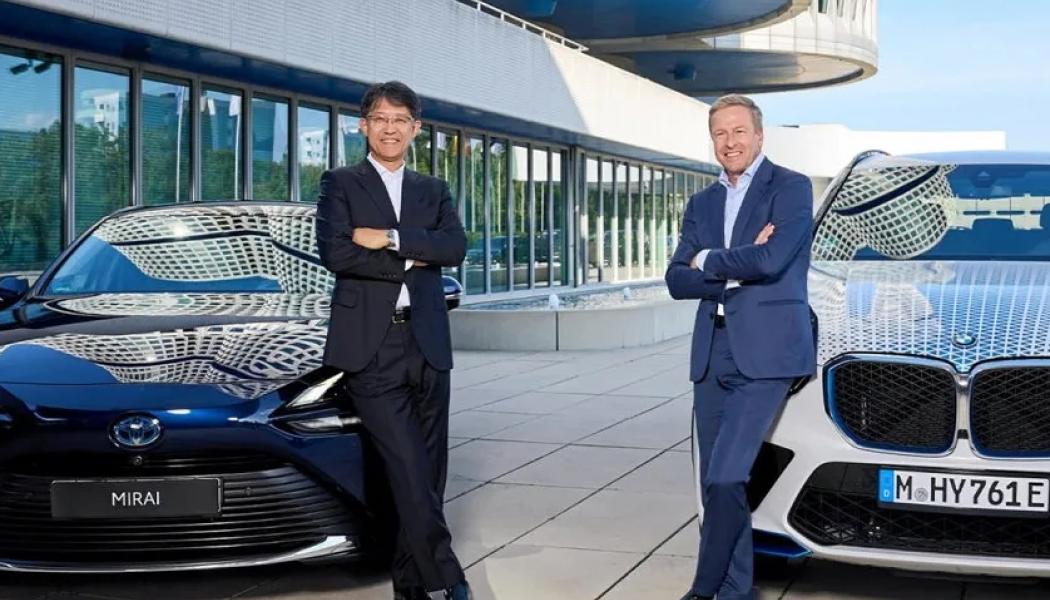 Koji Sato, Toyotas VD och Oliver Zipse, BMW:s styrelseordförande.Photo: BMW/Toyota