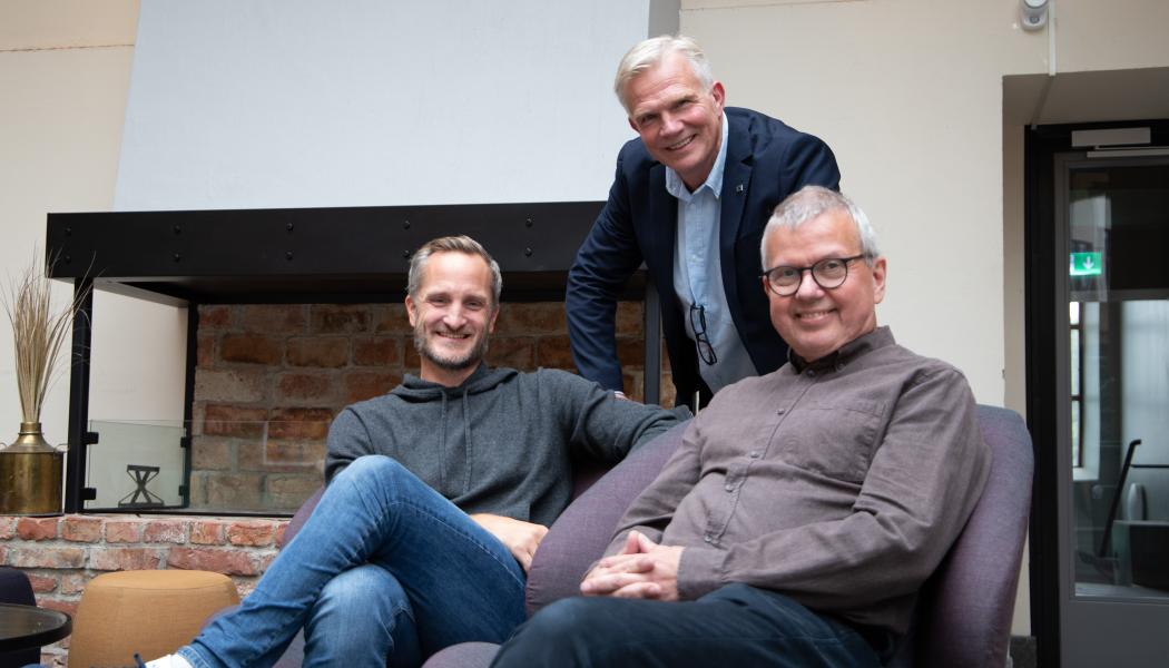 Från vänster: Daniel Pluntky, VD på Collecct, Pelle Berglund, affärsrådgivare på BizMaker, Hans Johansson, senior forskningsspecialist på SCA. Foto: BizMaker