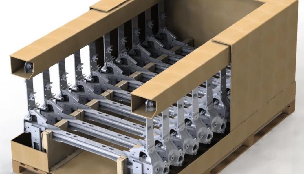 Den nya fiberbaserade förpackningen är tänkt att ersätta metallcontainrar vid transport av chassidelar. Foto: DS Smith Tecnicarton