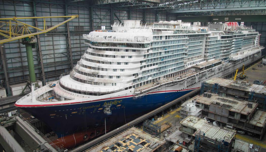 Kryssningsfartyget Carnival Jubilee under byggnation vid Meyer Werfts varv i tyska Papenburg. Foto: Meyer Werft